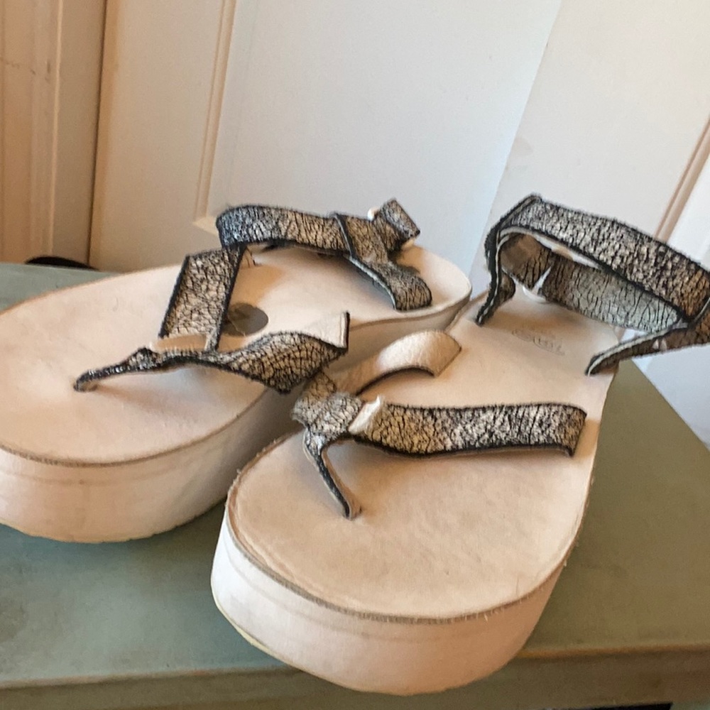 platform Teva sandal shoes